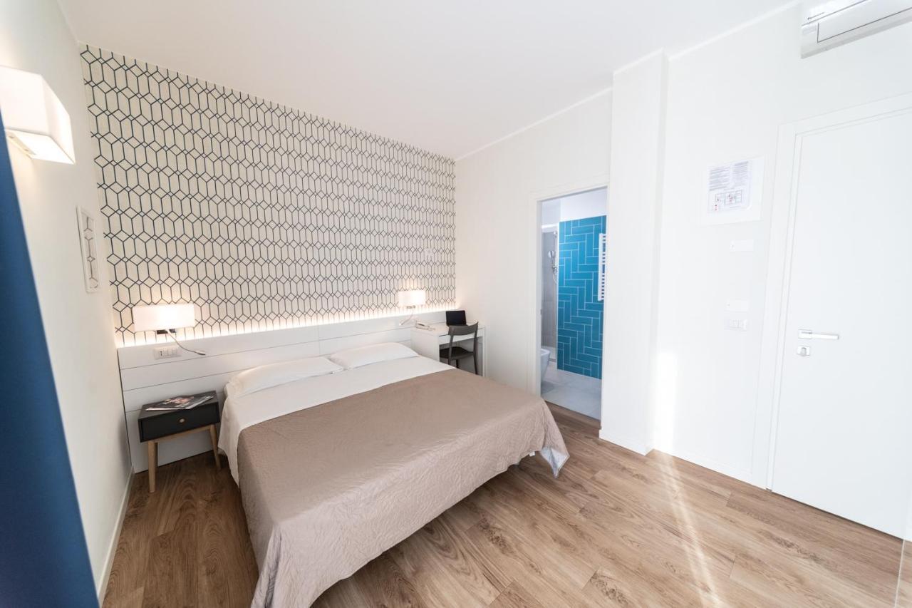 Hotel Kiss Riccione Buitenkant foto