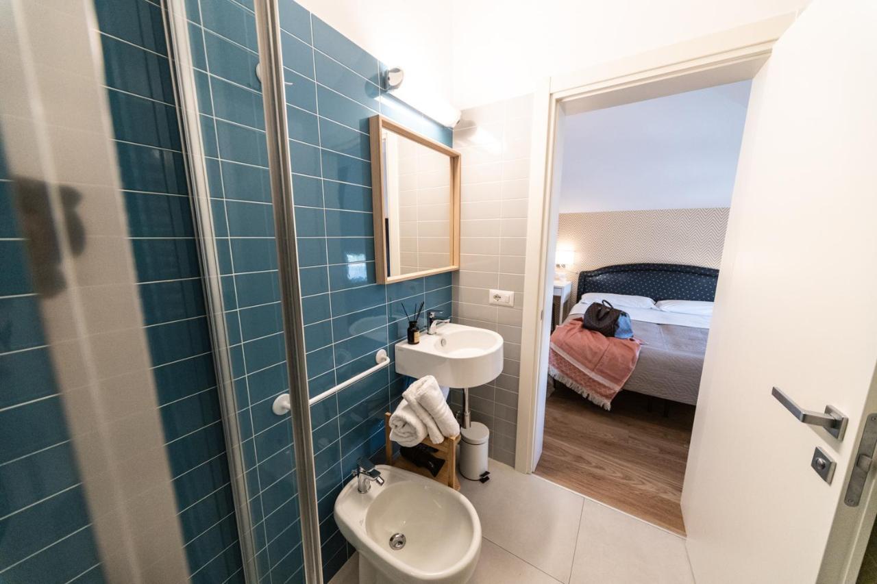 Hotel Kiss Riccione Buitenkant foto