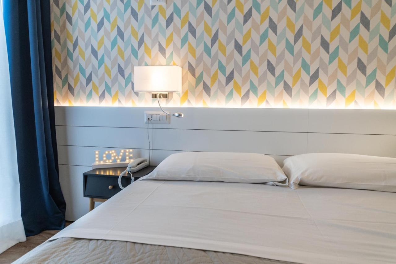 Hotel Kiss Riccione Buitenkant foto