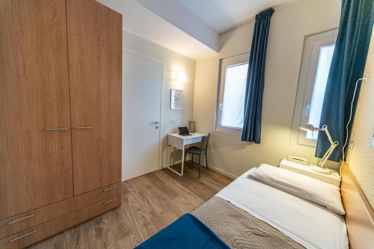 Hotel Kiss Riccione Buitenkant foto