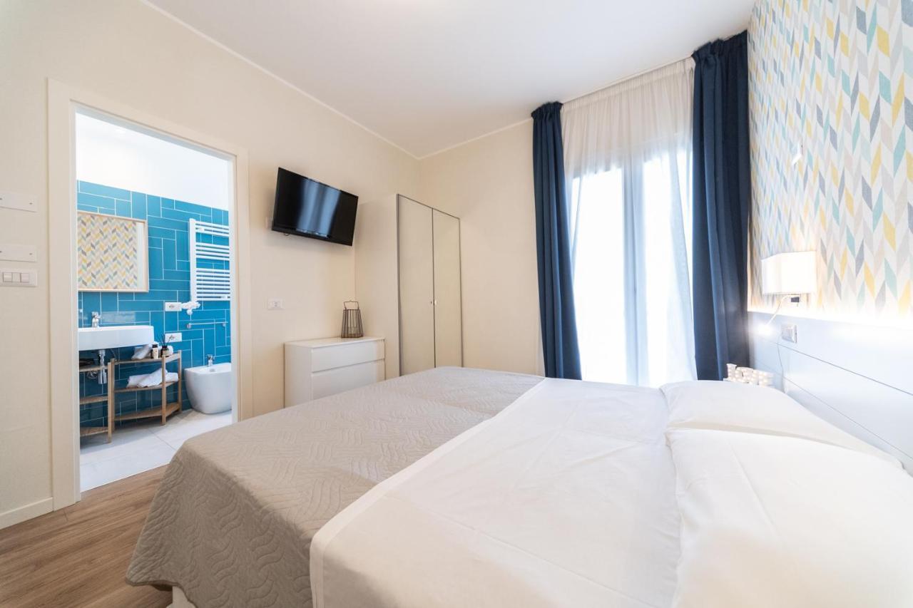 Hotel Kiss Riccione Buitenkant foto