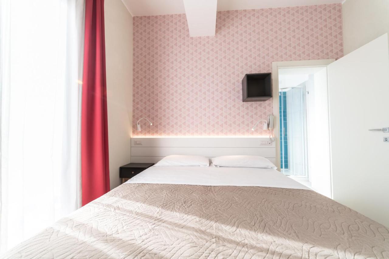 Hotel Kiss Riccione Buitenkant foto