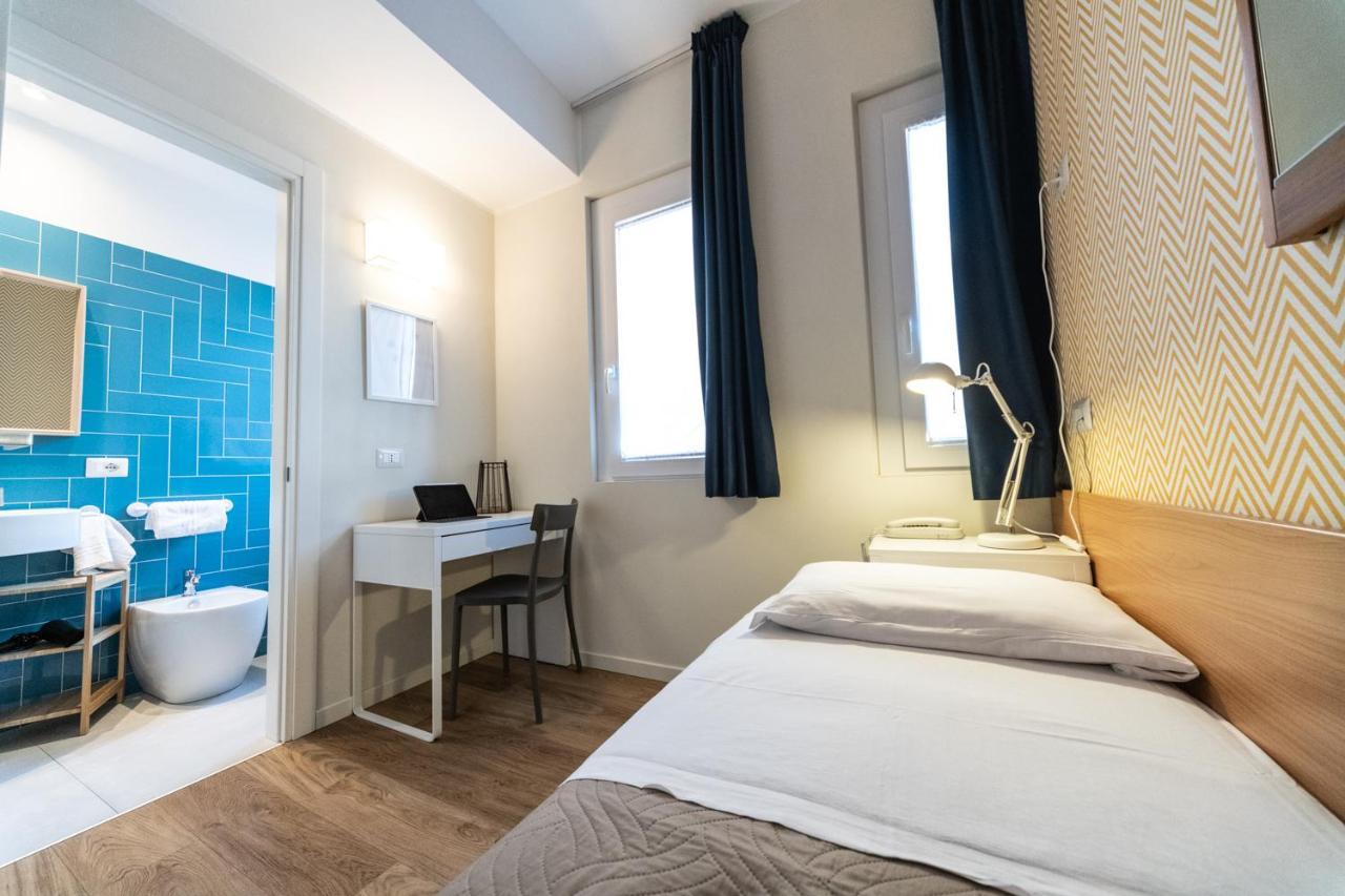 Hotel Kiss Riccione Buitenkant foto